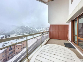 Auron, steps from central square